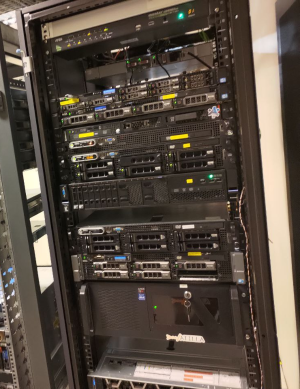 les serveurs dans la baie